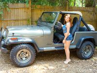 Amateur model Tessa Fowler set her hooters from inside her Jeep